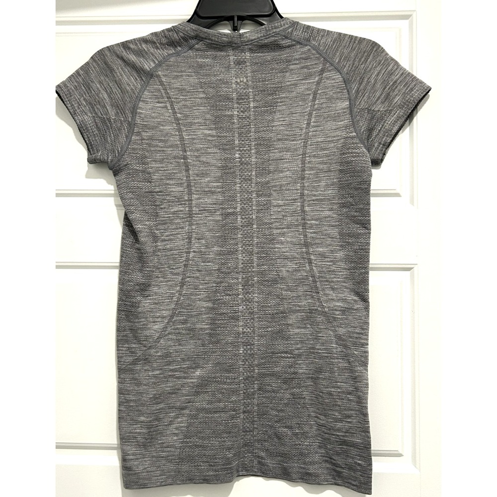 Lululemon Size 6 Heathered Gray Swiftly Tech Short Sleeve Top Workout Run Active - Picture 2 of 8